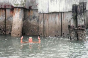 Laura Lopez tras llegar nadando a Alcatraz